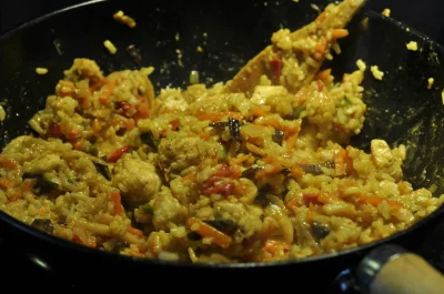 SScherzo - zrobiliśmy z @Vorland chińskie z ryżem na kurkumie, z kurczakiem i mieszan...