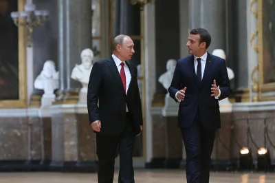 JohnMaxwell - Macron - 173 cm
Putin - 170 cm 
Miedwiediew - 166 cm 

Będzie festi...