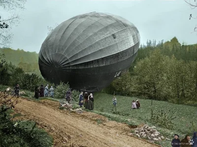 myrmekochoria - Niemiecki sterowiec LZ 49 strącony z nieba, Francja 1916. Wygląda tro...