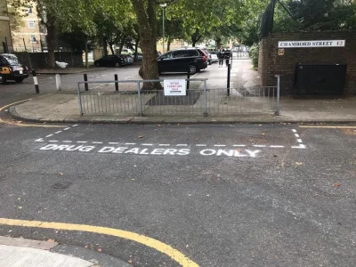 siriusbiznes - Próbuje człowiek w #londyn zaparkować i nie może...

#heheszki #ciekaw...
