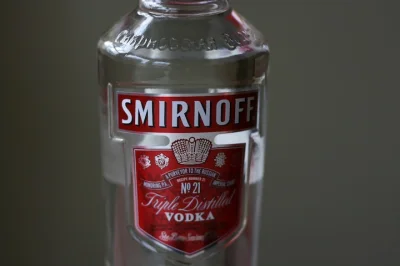 W.....k - @wytrzzeszcz: pisze się Smirnoff, przez dwa f na końcu. ( ͡° ͜ʖ ͡°)