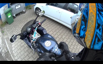 enjoi - Zawsze parkuję tak, by śmieciarze nie musieli jeździć i mnie szukać.
#motocy...