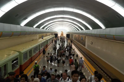 Truszek - @SebaD86: Ciekawe. Wygląd metra w Pjongjangu nie zmienił się zbytnio od lat...
