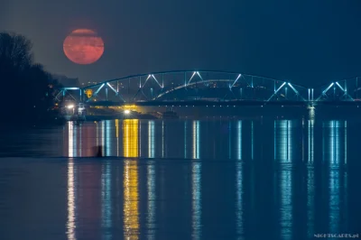 Nightscapes_pl - Dzisiejsza pełnia nad Toruniem. Zdjęcie zrobione ok. godziny 17. 

...