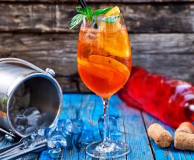 N.....n - APEROL - to klasyczny włoski gorzki apéritif o smaku między innymi goryczki...