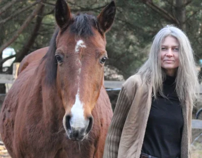 s_cegiela - Jej fascynacją są konie. Maluje je nieustannie. Mieszka w lesie, z dala o...