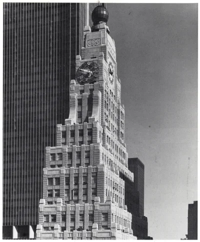 myrmekochoria - Przykład wieżowca z czasów Art Deco oraz współczesny wieżowiec, USA m...