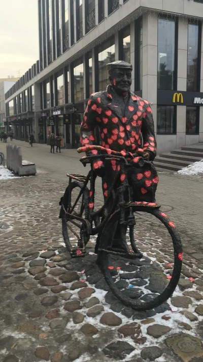 Macieq_ja - Cały tydzień obok niego przechodziłem, a dopiero dzisiaj zauważyłem jak S...