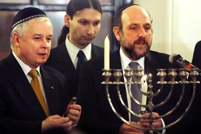 m.....- - @KawaJimmiego: Biała jarmułka jest dla gości nie żydów, którzy są w żydowsk...