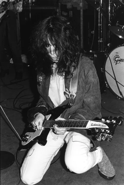 a.....s - #kobietyzgitarami

Patti Smith