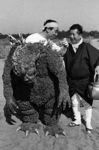 Rajtuz - Godzilla robi sobie przerwę. 1954 rok.
#film #godzilla #ciekawostkifilmowe