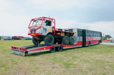 nocnyMark - #autobusyboners 

ikarus z przyczepką