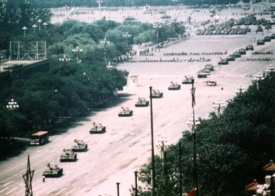 CleMenS - Tank Man, także Nieznany Buntownik – mężczyzna, który 5 czerwca 1989 roku, ...