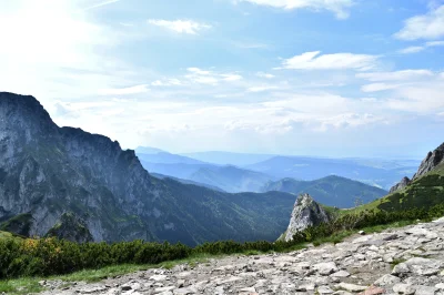 L24D - Zdjęcie sprzed kilku miesięcy, widok po drodze na Giewont.
#tatry #gory #moje...