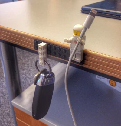 drslamp - #lego #protip 

Od dawna mam ludzika przy kluczach i go wieszam "na klocku"...