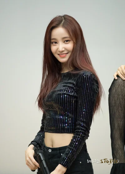 XKHYCCB2dX - #yeonwoo #momoland 
#koreanka