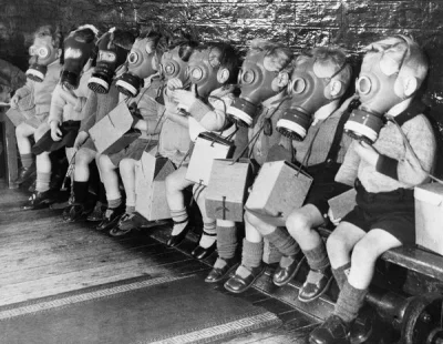 HaHard - Dzieci w maskach gazowych. 
Anglia, 1940

#hacontent #historia #drugawojn...
