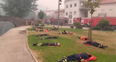 Grajek1991 - "Portugalscy strażacy odpoczywają w przerwie walki z pożarami lasów, bil...