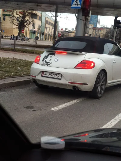 mackiy - #katar #gdansk #samochody #vw #tablicerejestracyjne 
Takiego garbusa spotkał...