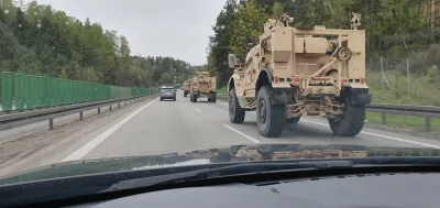 Toothman - Z 30 takich pojazdow wojskowych US Army jedzie sobie w strone Gdyni. 

#wo...