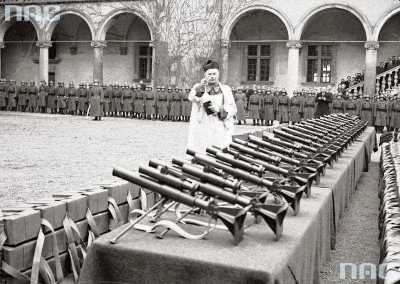 brusilow12 - Poświęcenie granatników 46 mm wz. 36, Kraków 1938 r.

 Gdy wyjdzie bisk...