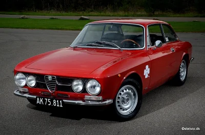 superduck - Piękny okaz #alfaromeo #1750 GTV (GT Veloce) na #gieldaklasykow z 1970 ro...