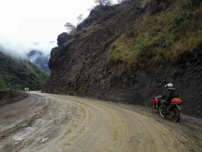 Cruel - W drodze na Machu Picchu. Genialna trasa, zwlaszcza w deszczu. Robiac mijanki...