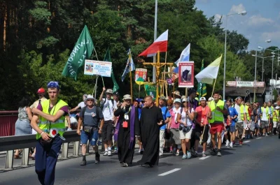 Alver - Pielgrzymi za mało biorą przykładu z tej do której pielgrzymują czyli matki J...