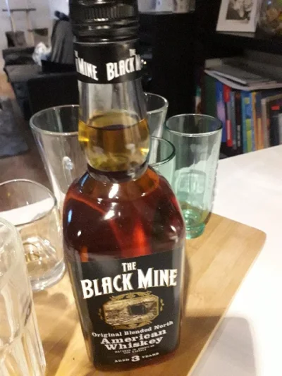 Remas11 - Siema spotkaliście się kiedyś z taka whiskey? Typ chce mi #!$%@? 0.7l za 50...