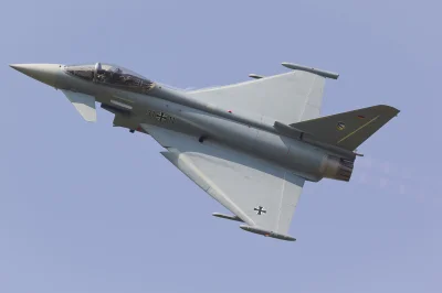 r.....r - Niemiecki Eurofighter Typhoon podzcas piątkowego treningu na Radom AS. Nies...