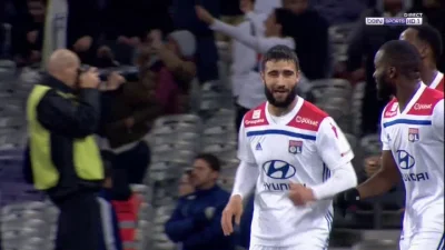 nieodkryty_talent - Toulouse 2:[2] Lyon - Nabil Fekir, r. wolny
#mecz #golgif #ligue...