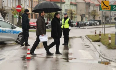 tomasztomasz1234 - To słynny wiceminister, który poza konfetti ciętego przez policjan...