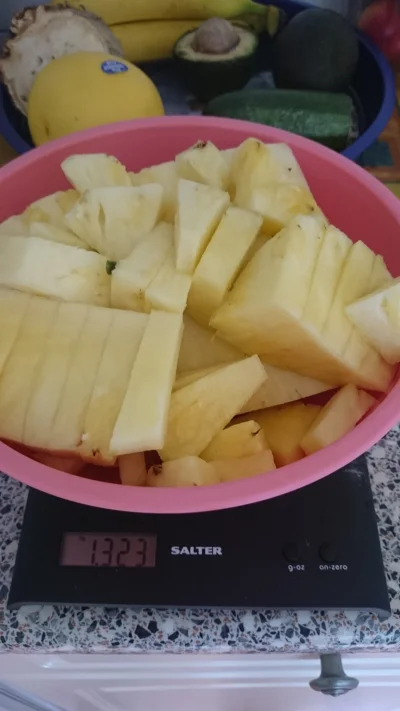 h.....b - Okazało się, że mój ananas waży prawie 2 więcej, niż zakładałem wraz z wyli...