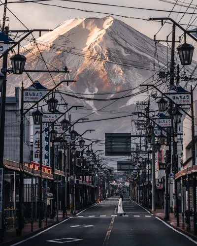 Hoverion - fot. @ rkrkrk (Ryosuke Kosuge)
Widok na górę Fudżi, miasto Fujiyoshida
#...