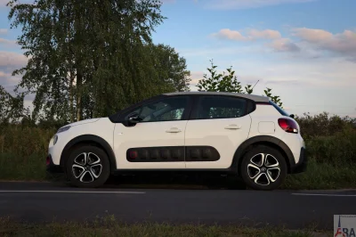 francuskie - http://www.francuskie.pl/test-citroen-c3-elle-kwintesencja-motoryzacji/
...