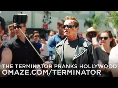 A.....o - Arnold Schwarzenegger udaje kukłę woskową i straszy ludzi. Nie wiem czy uda...