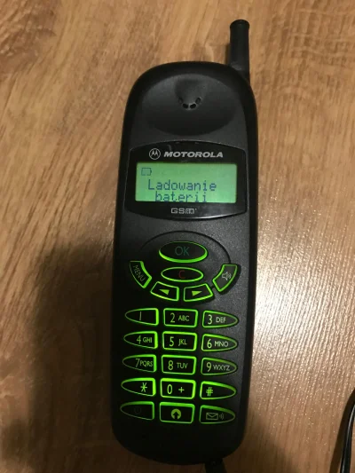 mateusza - @misiaczkiewicz: Motorola MG1-4c12. Jeden z pierwszych telefonów sprzedawa...