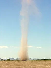 cosciekawego - To nie jest tornado tylko Dust Devil. I takie coś powstaje najczęściej...