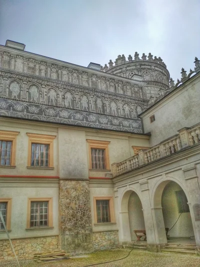 hikarukimura - Zamek renesansowy w Krasiczynie z przełomu XVI i XVII w.. Na zdjęciu j...