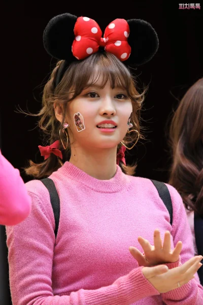 XKHYCCB2dX - #momo #twice 
#koreanka #japonka