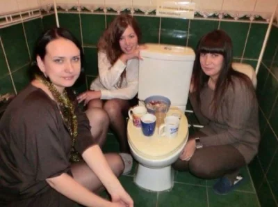 jednorazowka - Gruba impreza

#toaleta #wc #toitoi #impreza #karnawał #ostatki