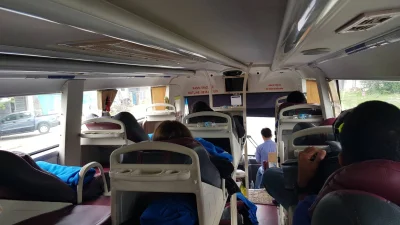Endrju88 - Tak wyglądają wietnamskie sleeper busy od środka. Nie ma miejsc siedzących...