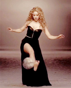 S.....r - ech ta Shakira- wszystko potrafi ;)

#shakira #pilkanozna