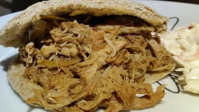 bachus - To praktycznie takie "pulled pork". 

Po gotowaniu (slow cooker) przez 8 g...