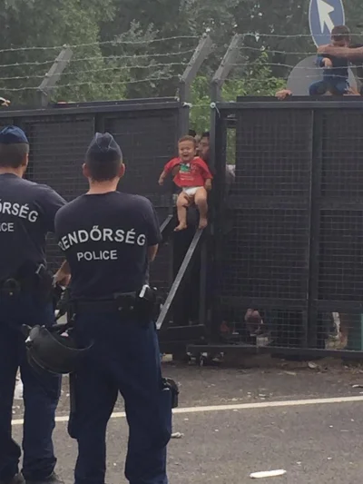 lkg1 - Mów, że uciekasz, bo twoim dzieciom dzieje się krzywda.
Przeciskaj na siłę pł...