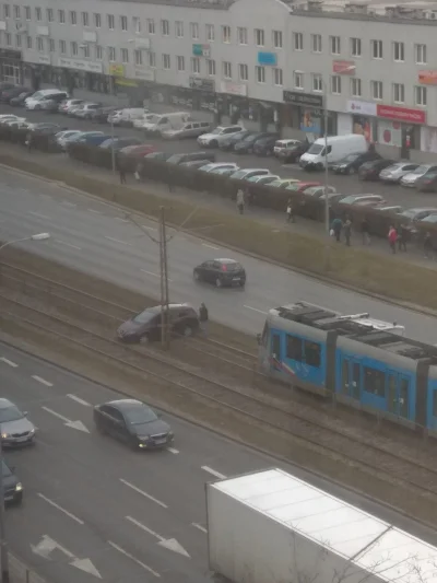 menmikimen - #wroclaw #mpk tramwaje na legnickiej w okolicy Magnolii zablokowane