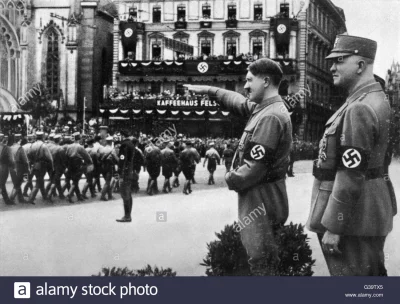dolOfWK6KN - Oto zdjęcie Hitlera salutującego swojej lewicowej armii narodowych socja...