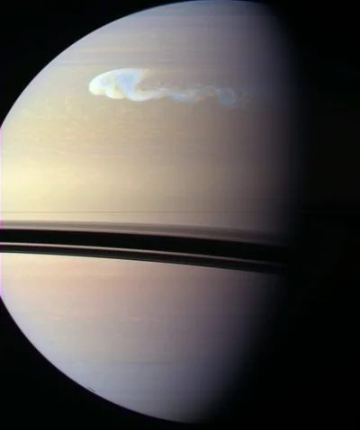 s.....w - Burza w atmosferze Saturna widziana przez orbiter Cassini. Początek 2011 ro...