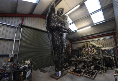 Jertort - @Bartholomew: http://www.businessinsider.com/knife-angel-sculpture-made-of-...