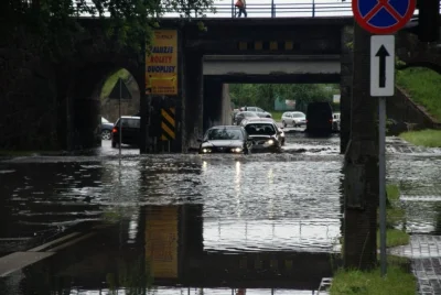 K.....7 - Moje miasto po oberwaniu chmury zamieniło się w jedną wielką myjnię samocho...